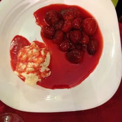 Los Canarios I - Fresas flambeadas