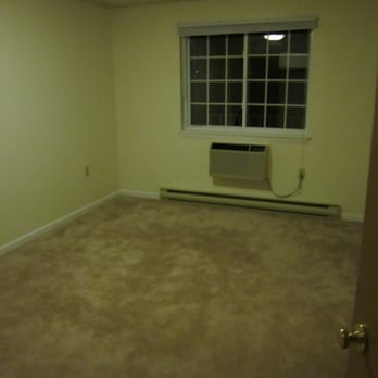 Fleetwood Management - Hollow Crest Apartments - Bedroom - Property Management Near Me - Warwick, Rhode Island
