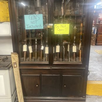 Fleetwood Antique Mall - Not sure if they can legally sell guns but I don't know the rules - Antiques Near Me - Fleetwood, Pennsylvania Fleetwood Antique Mall - Not sure if they can legally sell guns but I don't know the rules - Antiques Near Me - Fleetwood, Pennsylvania