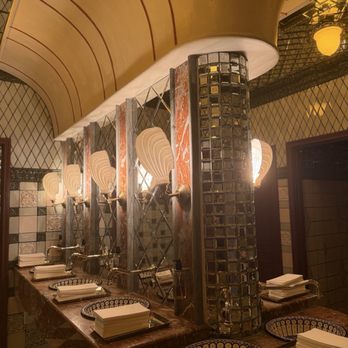 Beginner's Diner - Beautiful bathroom - Diners Near Me - San Diego, California