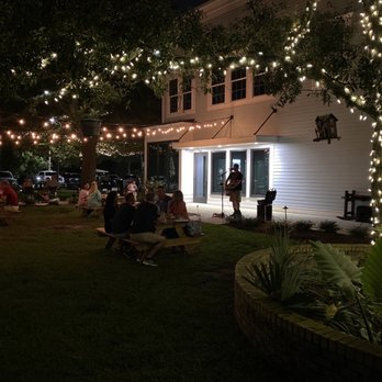 44 & King - Outdoor Dining Area - Pubs Near Me - Myrtle Beach, South Carolina
