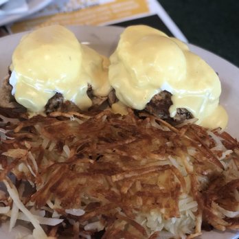 Metro Diner - Crab cake egg benedict - American Near Me - Tampa, Florida Metro Diner - Crab cake egg benedict - American Near Me - Tampa, Florida