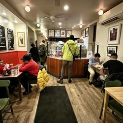 Pies 'n' Thighs - Interior