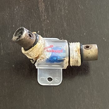 Motorcity Tunes - Melted fuse holder - Car Stereo Installation Near Me - Dearborn Heights, Michigan