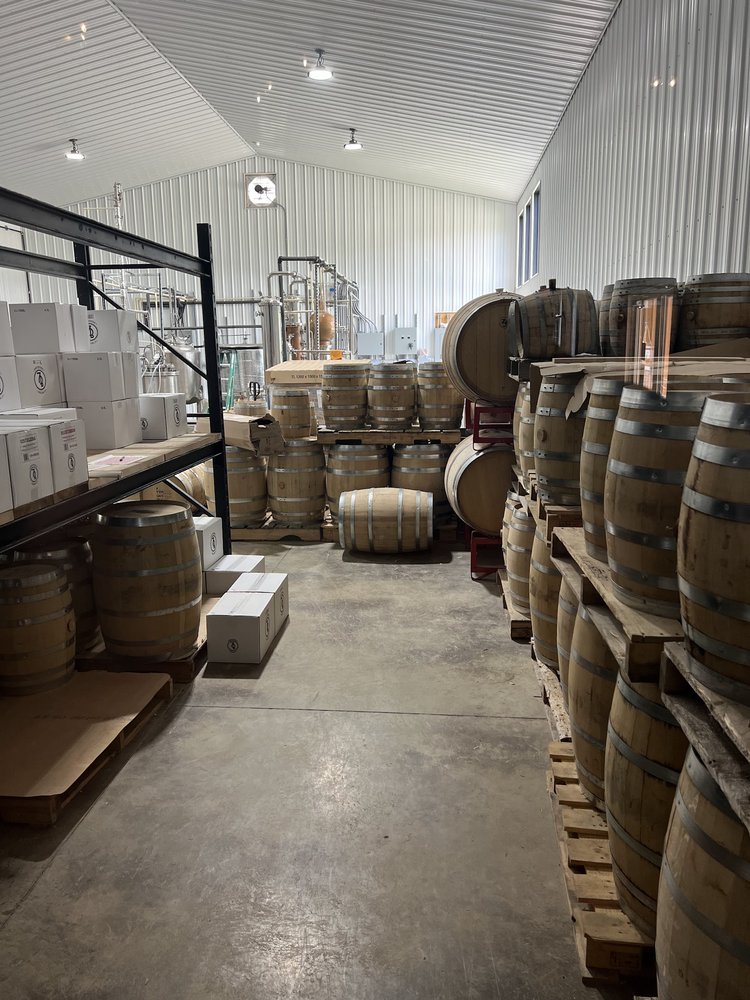 Seven Brothers Distilling Company Logo