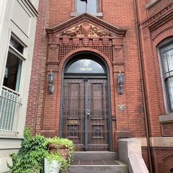 Chester Arthur Bed & Breakfast - Front door