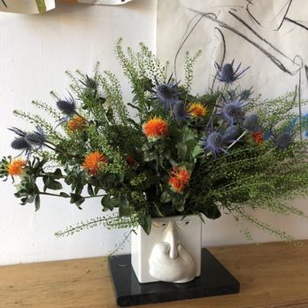 Jurassic Magic - Gorgeous flowers gracing the front entry - Coffee & Tea Near Me - Los Angeles, California Jurassic Magic - Gorgeous flowers gracing the front entry - Coffee & Tea Near Me - Los Angeles, California