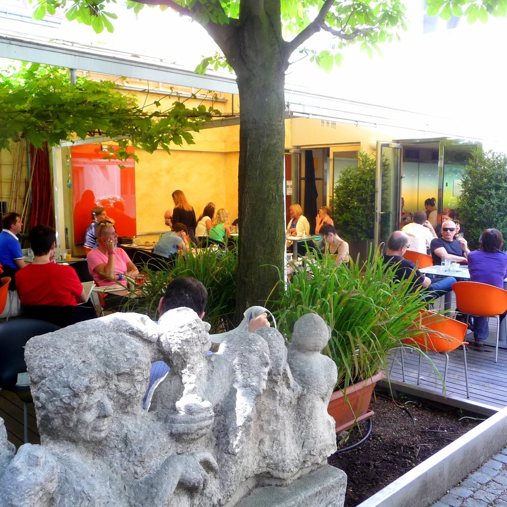 Schlossquadrat - Art and sculpture are also numerous here - Pubs Near Me - Vienna, 9
