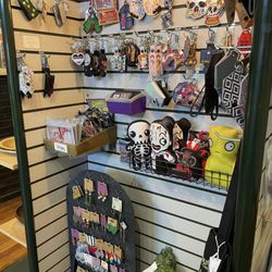 Amused - Embordered patches, keychains and gifts
