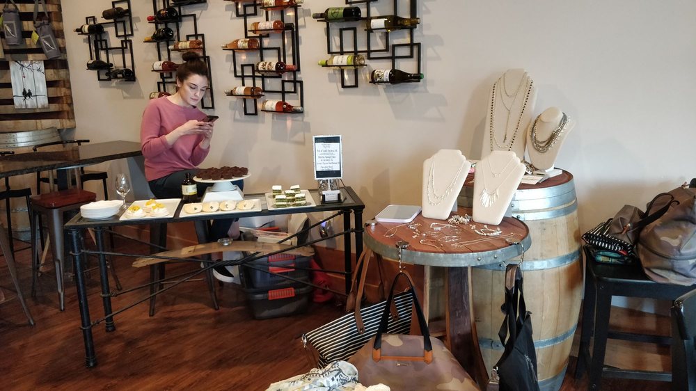 Suite C's Vino Wine Bar Logo