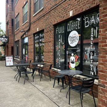 Donnie’s Donuts - Walking up to the front - Coffee & Tea Near Me - Atlanta, Georgia