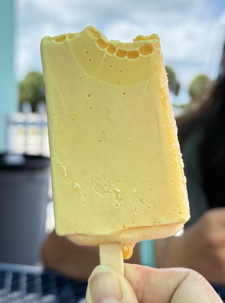 Paradise Flavors Logo