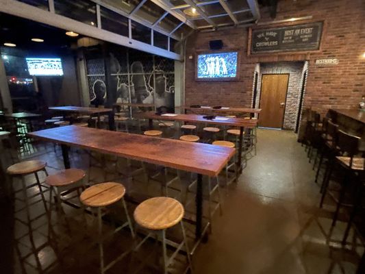 Blatt Beer & Table by null