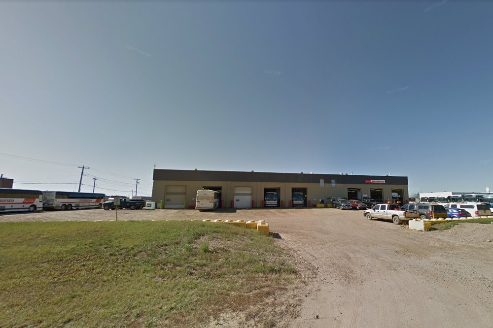 SUMMIT BODY SHOP Updated September 2024 460 MacAlpine Crescent