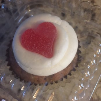 Sweet Mia's - Hummingbird cupcake for Valentines - Desserts Near Me - Plantsville, Connecticut Sweet Mia's - Hummingbird cupcake for Valentines - Desserts Near Me - Plantsville, Connecticut
