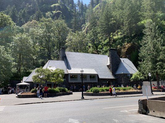 Multnomah Falls Lodge by null