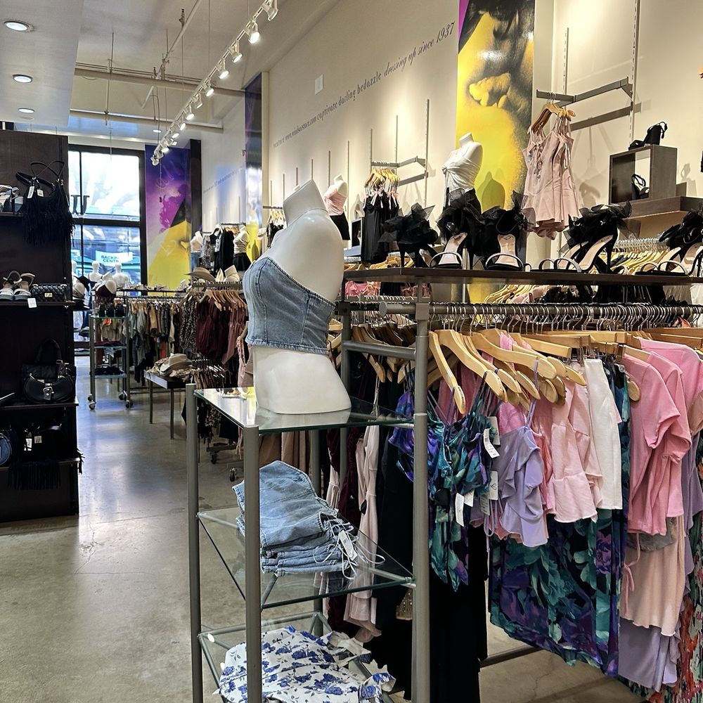 Windsor - Accessories Near Me - Irvine, California