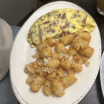 Syrup Downtown - Make your own omelette and (not very) Smashed Tots - Breakfast & Brunch Near Me - Denver, Colorado
