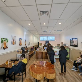 Seattle Best Tea - people sitting at tables in a coffee shop - Bubble Tea Near Me - Seattle, Washington