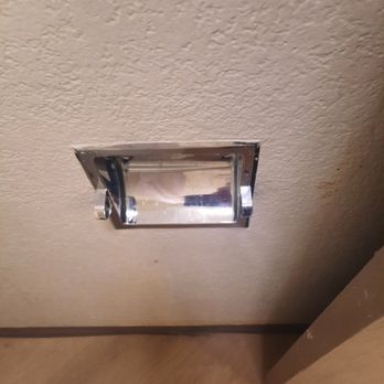 La Quinta Inn by Wyndham Phoenix Thomas Road - No toilet paper - Hotels Near Me - Phoenix, Arizona