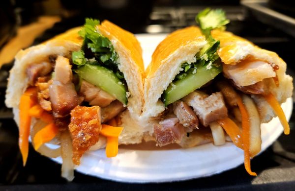 Le’s Banh Mi by null