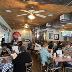 Gus's World Famous Fried Chicken - Seating