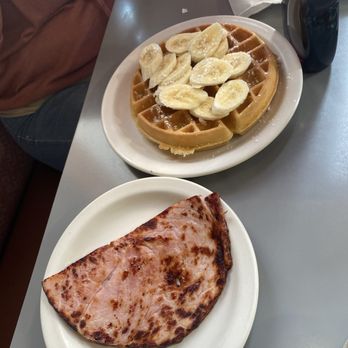 Fullerton Restaurant - Waffles and ham - Diners Near Me - Chicago, Illinois