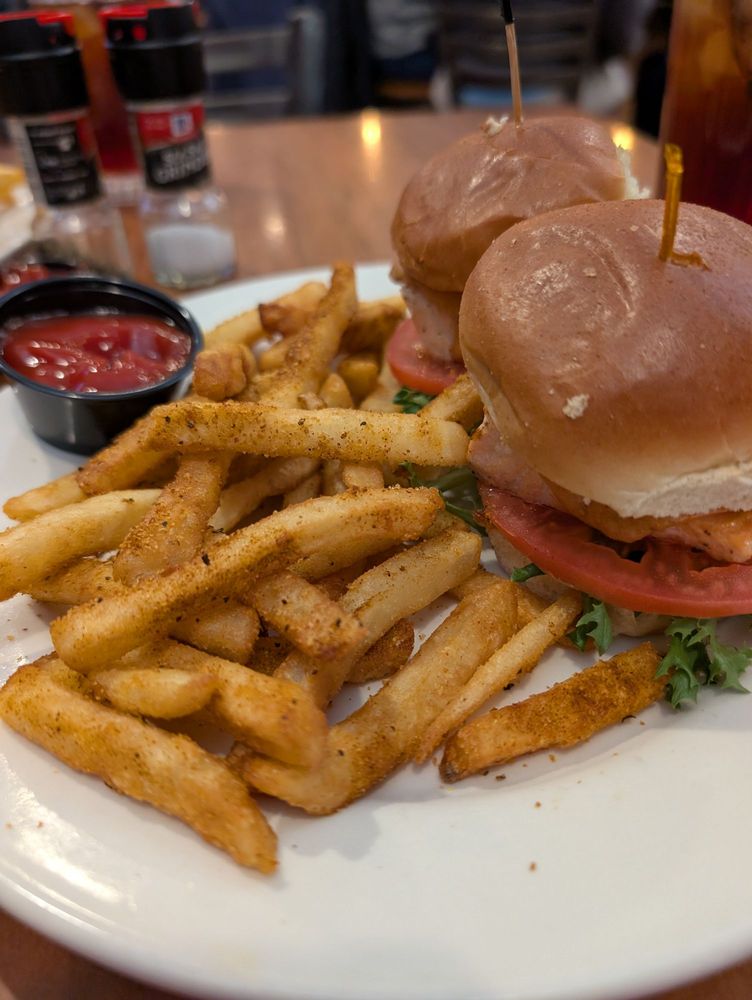 Food from Fort Mitchell Public House Bar and Grill