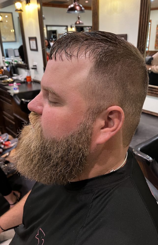 Angelone’s Haircuts & Shaves Logo