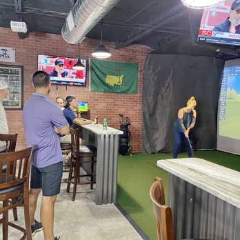 The Par Pub - a man playing a golf game - Pubs Near Me - Largo, Florida The Par Pub - a man playing a golf game - Pubs Near Me - Largo, Florida