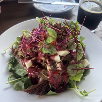 Casper’s Bistro - Beautiful and yummy duck salad - American Near Me - Goodlettsville, Tennessee