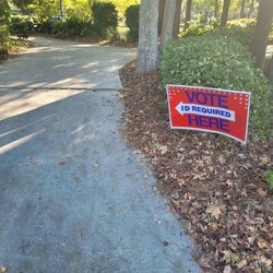Daniel Island library - Early voting is easy, and no line this morning.