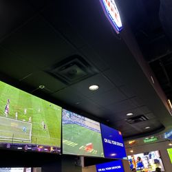 Pluckers Wing Bar - Memorial City