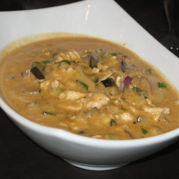 Hot Basil Thai Cafe - Red curry with chicken - Thai Near Me - West Hartford, Connecticut