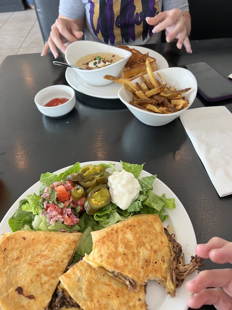 THE SOUTHERN SPREAD Updated June 2024 400 Charity St, Abbeville