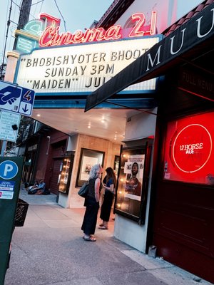 CINEMA 21 - 38 Photos & 150 Reviews - 616 NW 21st Ave, Portland, Oregon