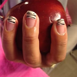 Standard Nails - Me ancantó este diseño en francés.
