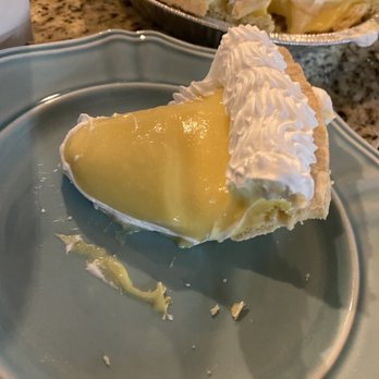 Noyes Bakery - Bananaless banana cream pie - Bakeries Near Me - San Bernardino, California