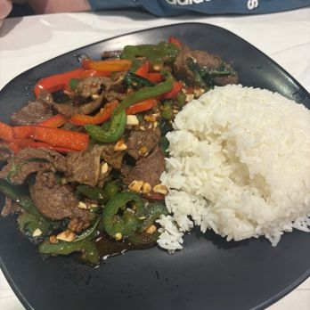Lulu's Thai Noodle Shop - Pepper Beef Basil - Thai Near Me - Overland Park, Kansas
