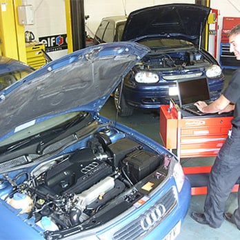 Auto Repairs - Ben Lloyd testing with computer software auto electrical diagnostics. - Auto Repair Near Me - Wimborne, DOR Auto Repairs - Ben Lloyd testing with computer software auto electrical diagnostics. - Auto Repair Near Me - Wimborne, DOR