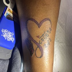 Line it up Tattoos & Piercings - Medium size leg tattoo 120$