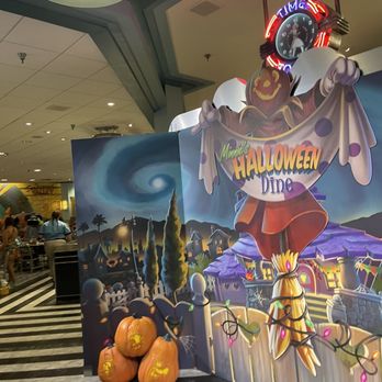 Hollywood & Vine - American Near Me - Lake Buena Vista, Florida