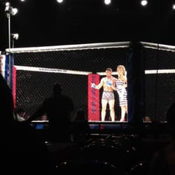 Bluegrass Brawl - Ms.Kentucky congratulates the first match winner.  Neat!