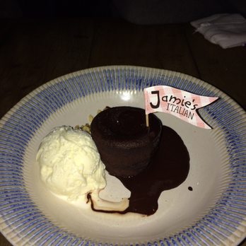 Jamie's - Yummy petit gateau - Italian Near Me - São Paulo, SP