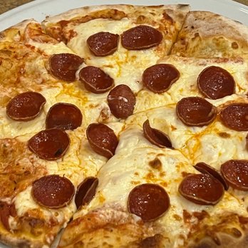 Bistro Six-One - Pepperoni pizza - Italian Near Me - Niagara-on-the-Lake, Ontario Bistro Six-One - Pepperoni pizza - Italian Near Me - Niagara-on-the-Lake, Ontario