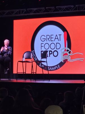 Donald E. Stephens Convention Center by null