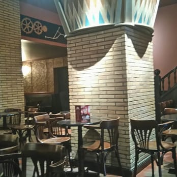 Universal - Interior del bar - Coffee & Tea Near Me - Zaragoza, Z Universal - Interior del bar - Coffee & Tea Near Me - Zaragoza, Z