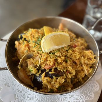 Puerto 27 Peruvian Kitchen & Pisco Bar - Paella - Peruvian Near Me - Pacifica, California