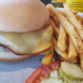 Mulligan's Brick Oven Pub & Grill - Garlic Gouda Burger - Pizza Near Me - Cedar Falls, Iowa