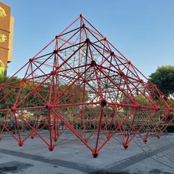 Union City Pyramid - Pyramid climbing structure